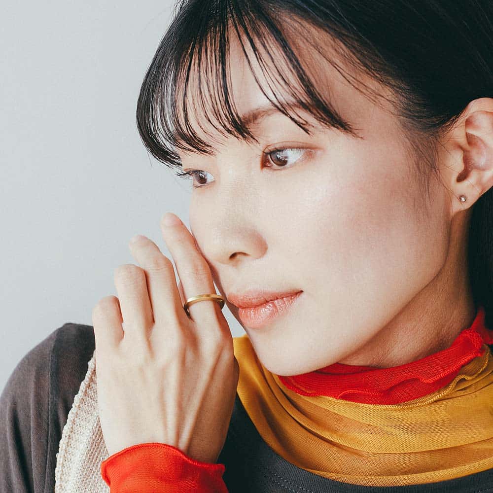 【パシュ】サイドストーンリング 2mm - 「パシュ」は“そばに”という意味を持つ名前。 側面に小さくあしらった天然石が、そっと寄り添うように光を受けて輝き、日々を穏やかに見守ります。