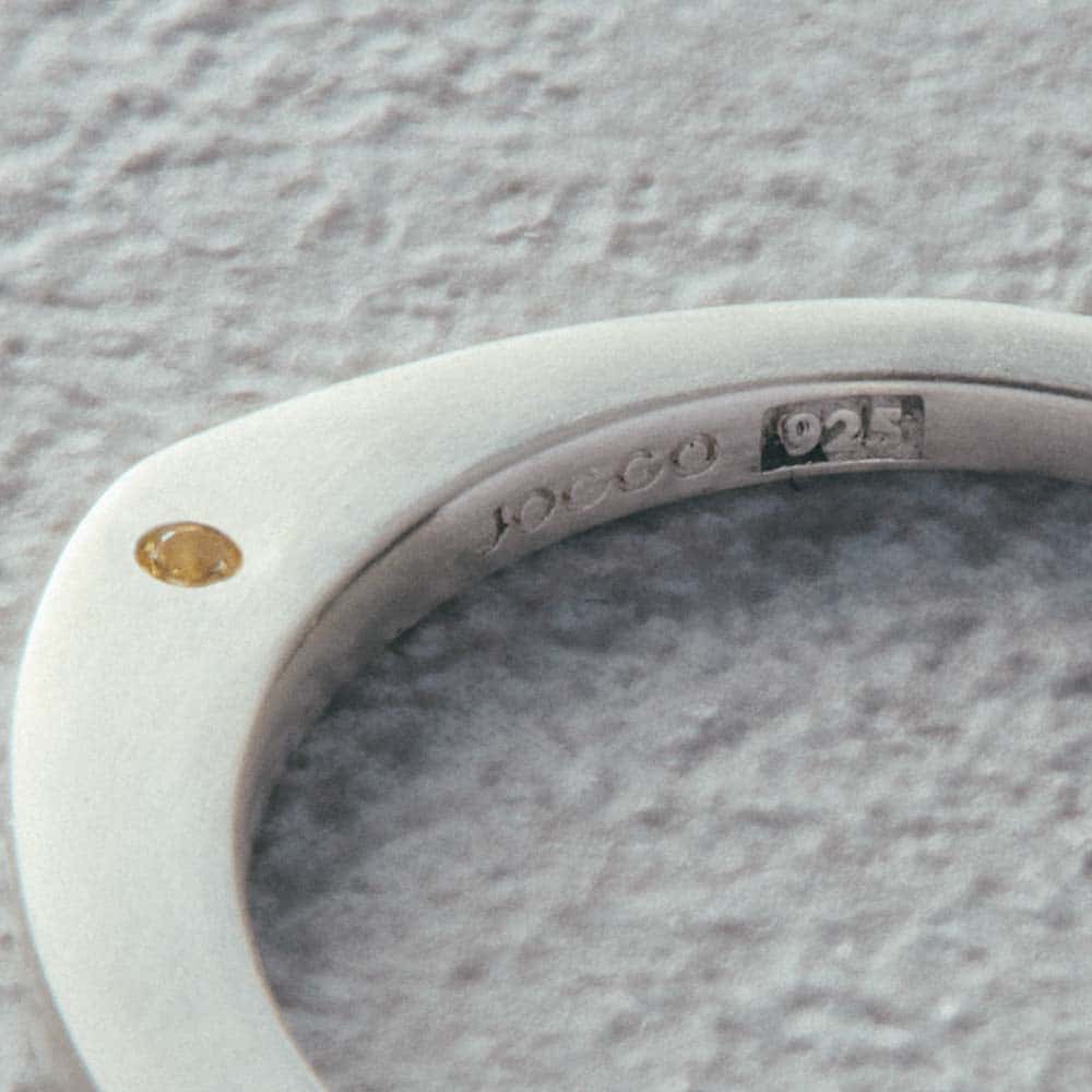 【パシュ】サイドストーンリング 3mm - ロゴは内側の右サイドにレーザー刻印します。（刻印なし・フォント変更は対応できません）