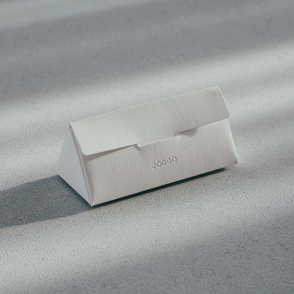 【パシュ】サイドストーンリング 3mm - ご購入のアクセサリーは、ホワイトのアクセサリーボックスに入れてお届けいたします。※ 「ギフトラッピング」をご選択いただいた場合、こちらのボックスは同梱されません。