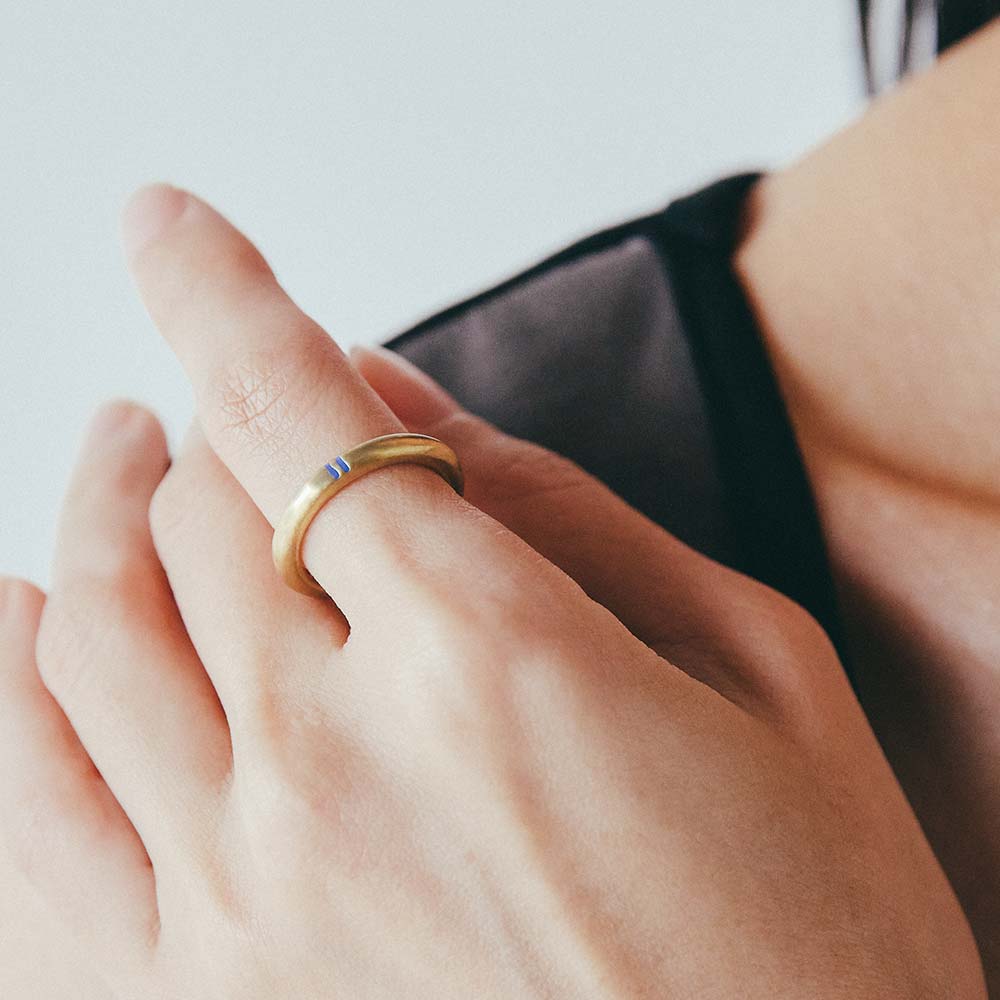 【フィリ】ラインリング 3mm - 2本のラインにこめた色が、自分だけのシンボルに。好きな色や大切な人を思い出す色、節目を記念する色など、日々をそっと支える“お守りのようなリング”として身につけられます。