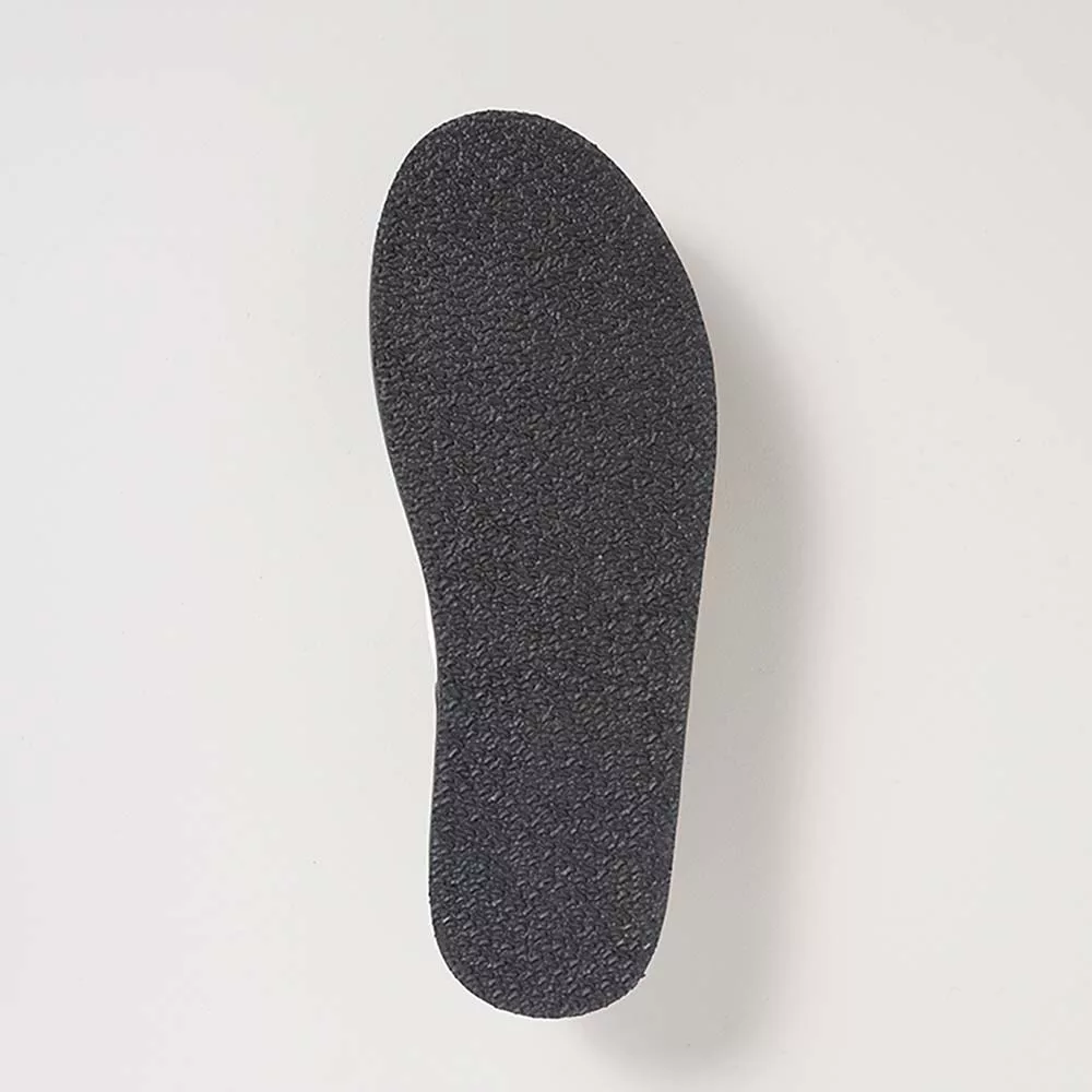 レザートングサンダルS(23-24.5cm) - 底面には滑りにくいラバーソールを採用しており、タウンユースにおすすめです。
