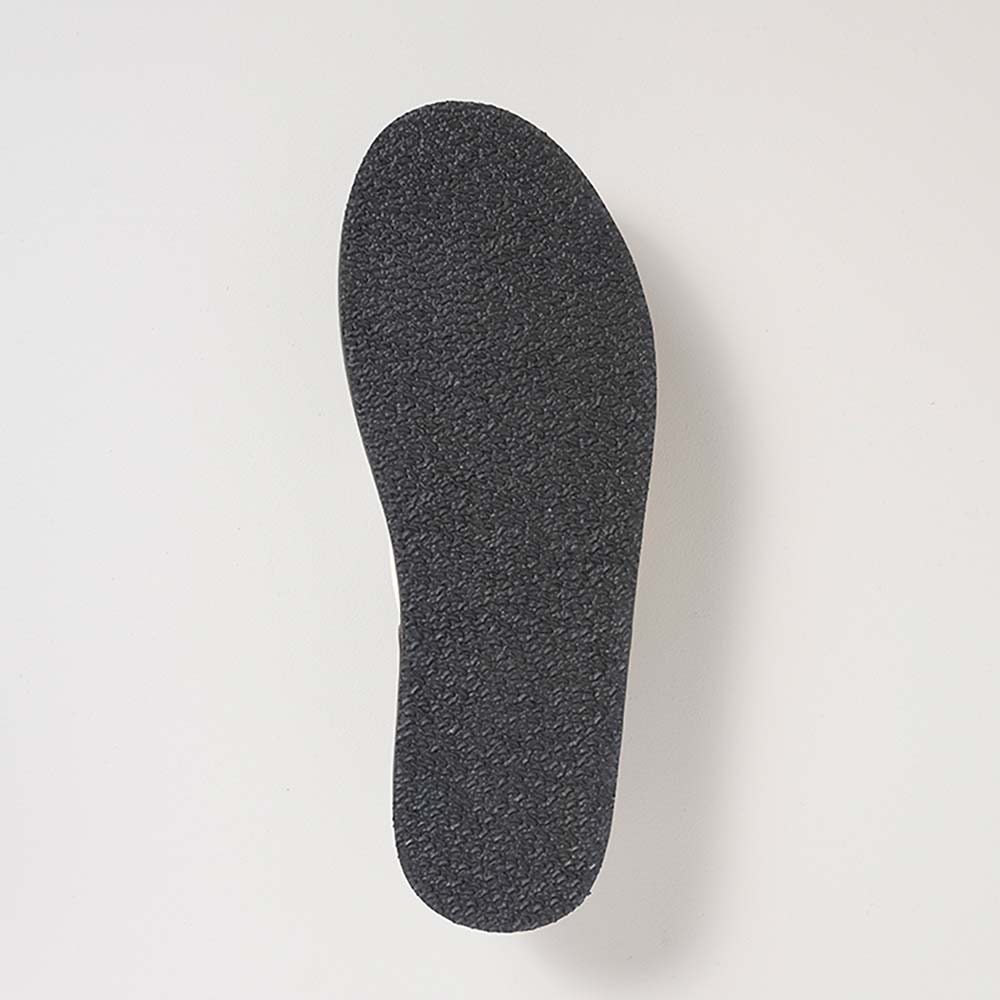 レザートングサンダルＬＬ（28-30cm） - 底面には滑りにくいラバーソールを採用しており、タウンユースにおすすめです。