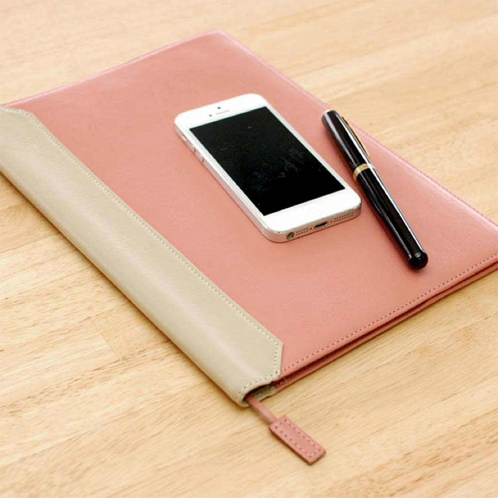 ノートカバー（Ａ５） - どこにでも連れて行きたくなる、鮮やかな発色となめらかな手触り。裏地には高級シャンタンを使用しています。