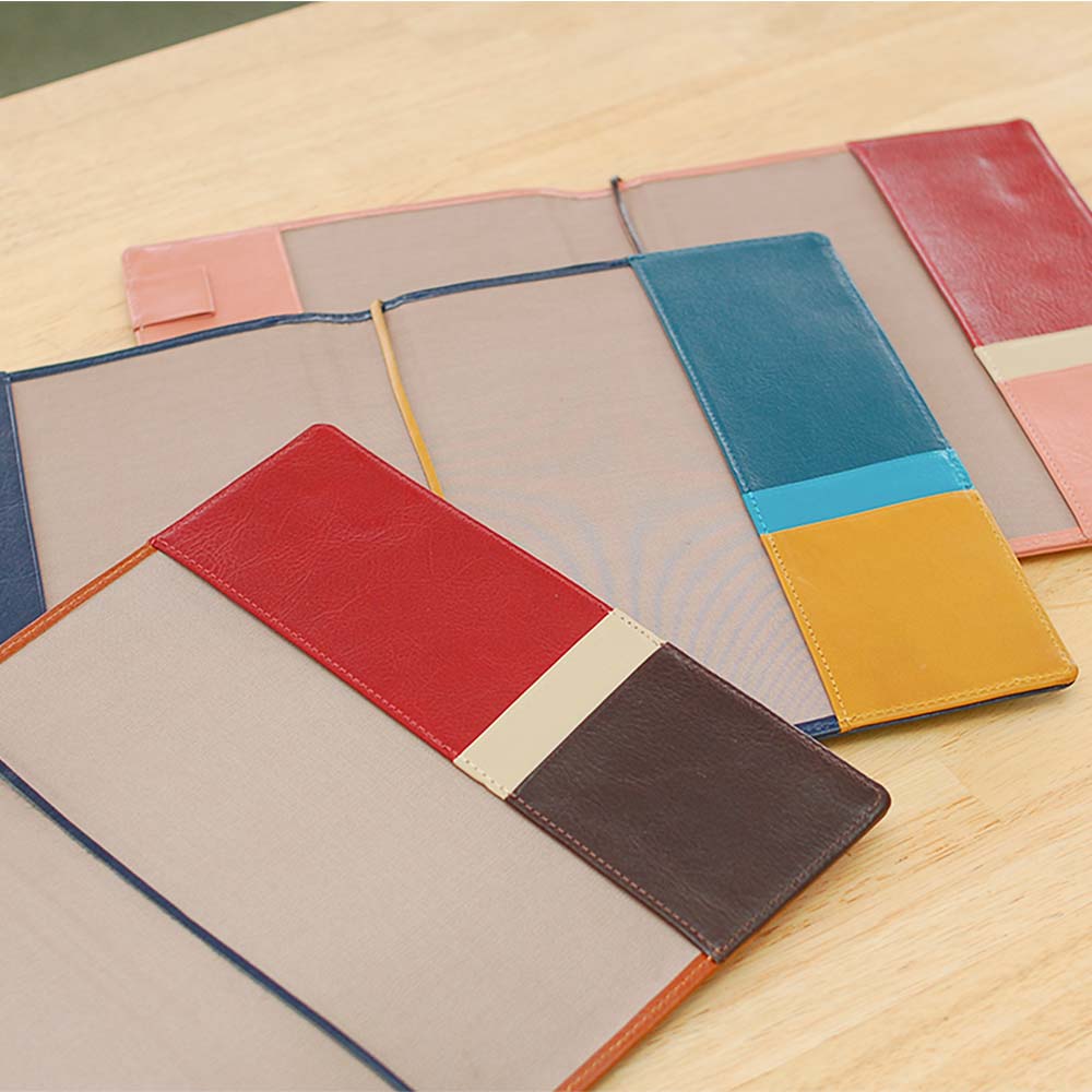 ノートカバー（Ａ５） - 内側を彩るカラーは、大人の遊びごころを出してみては。外側とのギャップを楽しめるのも、カラーカスタマイズの魅力です。