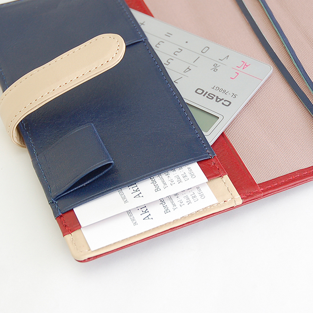 手帳カバー（Ａ６） - カードポケットと広めの多目的ポケットを搭載。裏地には高級シャンタンを使用しています。