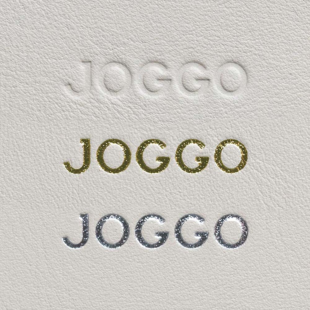 革のお守りケース（ネックレス） - ＪＯＧＧＯロゴ刻印は【ゴールド・シルバー・型押し・刻印なし】からお選びいただけます。（フォント変更は対応できません）