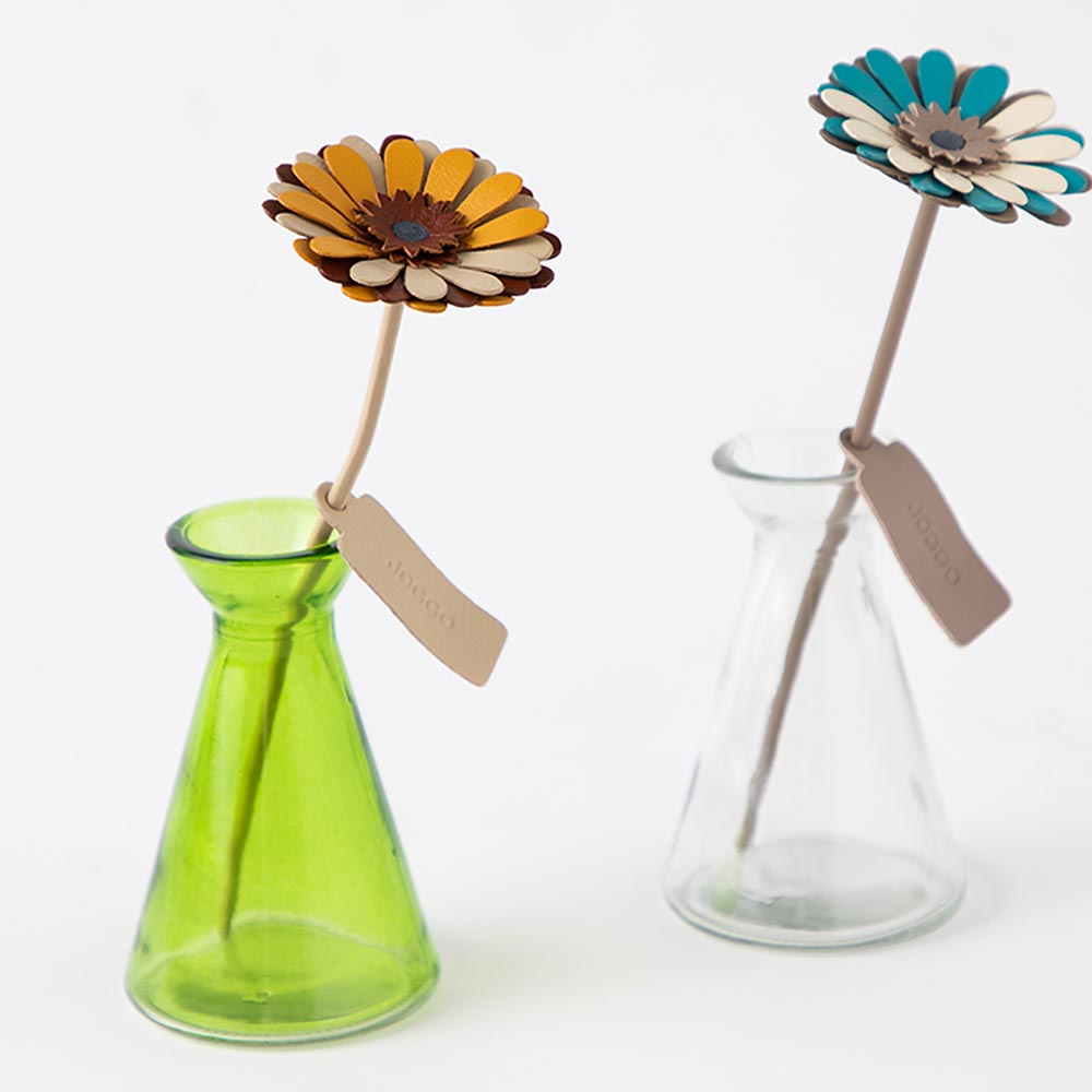 革の一輪花（ガーベラ） - 花瓶と合わせてプレゼントしても素敵です。