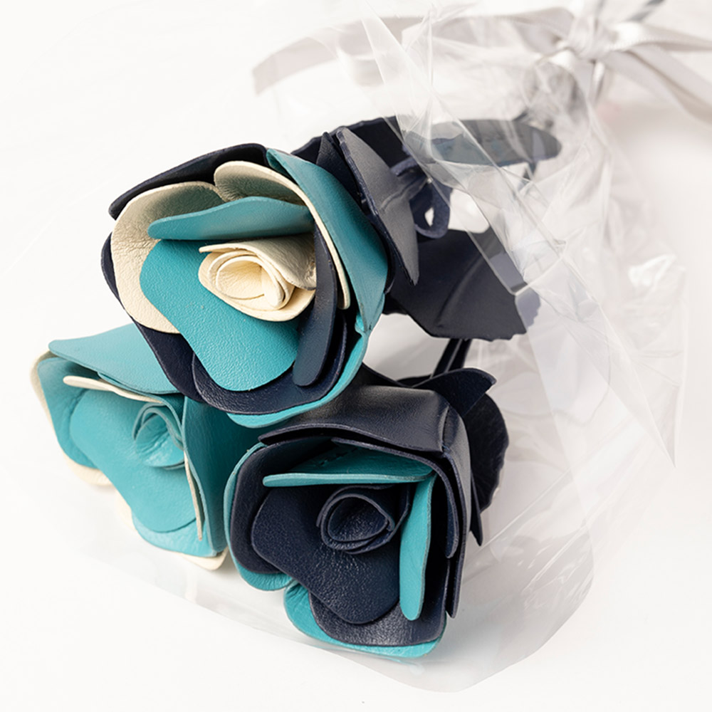 革のブーケ（バラ）３本 - 使用色カラー：ミッドナイトネイビー・ターコイズブルー・アイボリーホワイト