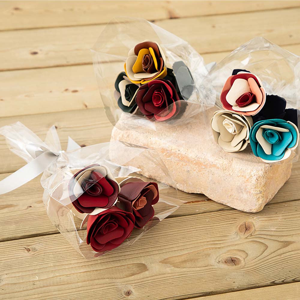 革のブーケ（バラ）３本