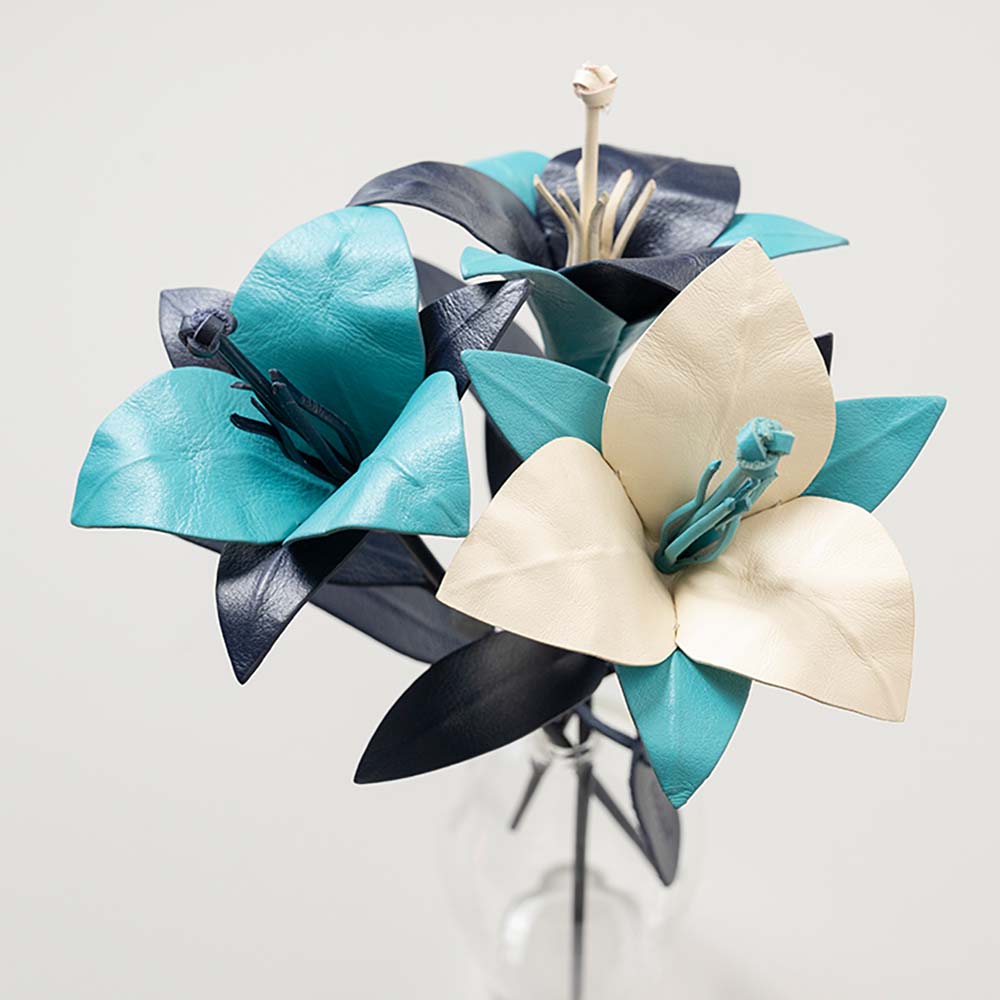 革のブーケ（ユリ）３本 画像 2