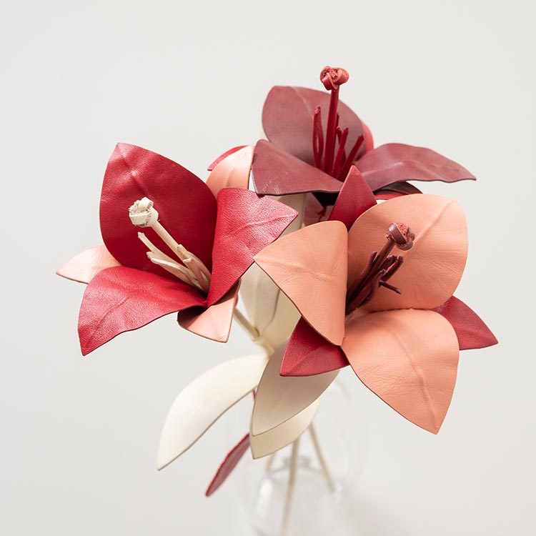 革のブーケ（ユリ）３本 画像 4