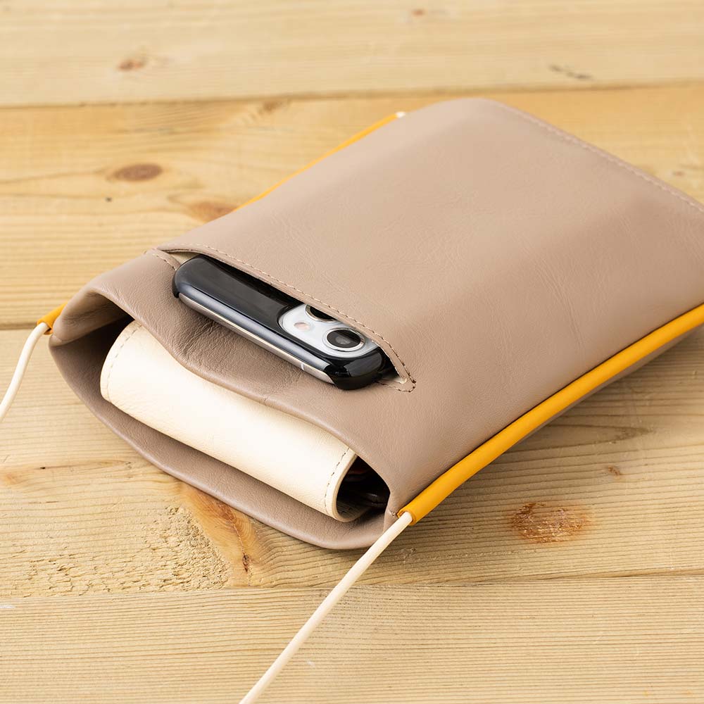 四角いレザーコードサコッシュ 画像 9