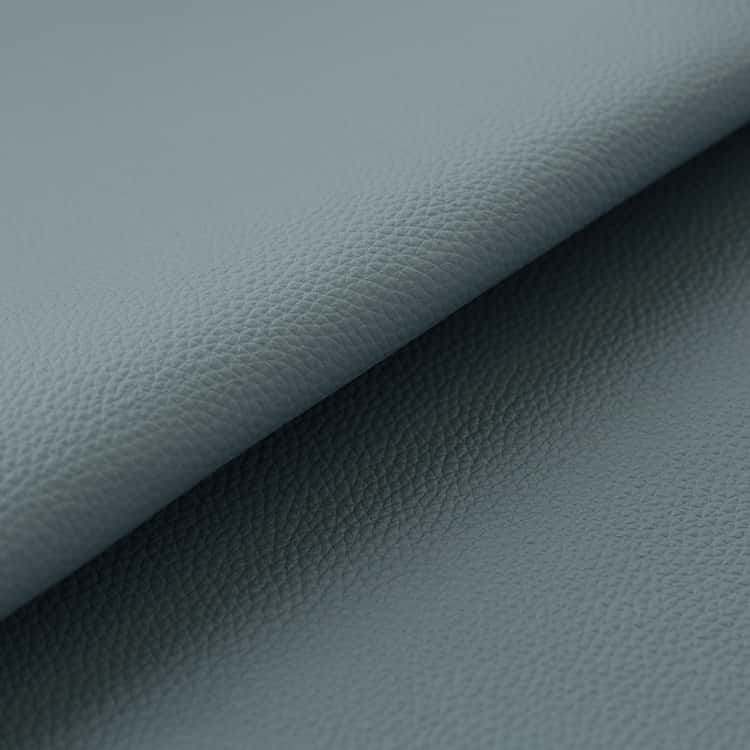 ３つ折りミニ財布（エンボス） - 【期間限定 2027.02.28 まで】ブルーベルベット 夜明け前の静かな空のように、 凛とした青にやわらかな灰色を重ねたブルーグレー。