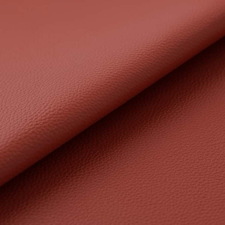 コンビハートチャーム - 【期間限定 2026.02.28 まで】ストロベリーショコラ ホットショコラに、フレッシュな苺の赤みを溶け込ませた、絶妙ニュアンスブラウンレッド。