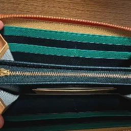 お金に対してのCOLORで安定や再生などといった意味を調べて作りました
