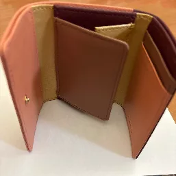コンパクト