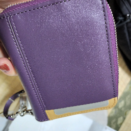 パスモ、もう少し外ポケット内に収まって欲しい