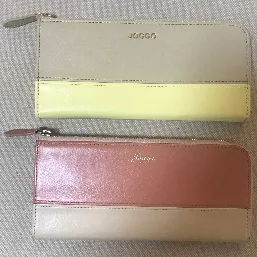 下のピンクの物が5年前のものです。