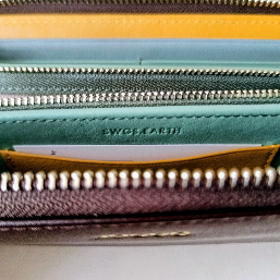 大地、砂浜、川と海、空をイメージ。