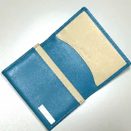 2色でシンプルに。