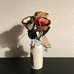花瓶は市販の物です