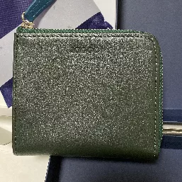 プレゼントする方の誕生日色が緑でしたのでこちらの色で決めました。