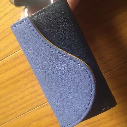 ブルー×ネイビー
丸みのあるカットも可愛い