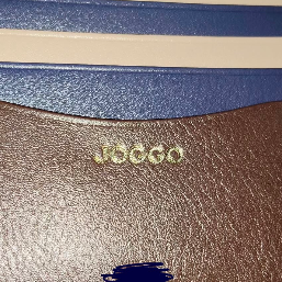 左のカードポケットです