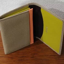 限定色のウグイス色とフラミンゴピンクが気に入っています。