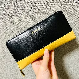 黒と金色の組み合わせが好きです。ギラつかず、やさしい金色でいい感じです！笑