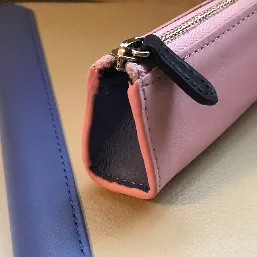 サイドに手帳カバーとお揃いで限定色のトワイライトアースを入れました♡