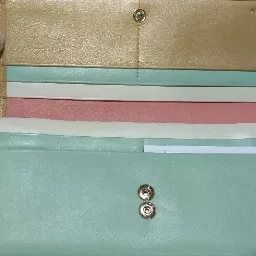 中は大好きなフラミンゴピンクを忍ばせました！