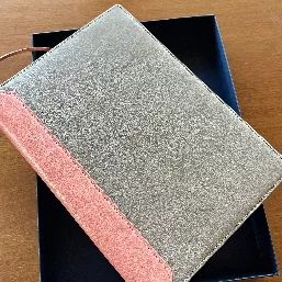 オーダーした商品、しっかりと作られてます。素敵な箱に入って届きます。
