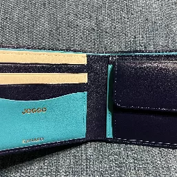 内側が水色のお財布を探してましたが、見つからず、こちらで作りました。