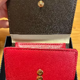 開けたときの写真です。ボタンが2つ付いていて調節できるようになっていました。