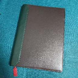これまでにオーダーしたものと色を揃えました。仕事で使える落ち着いた色がお気に入りです。