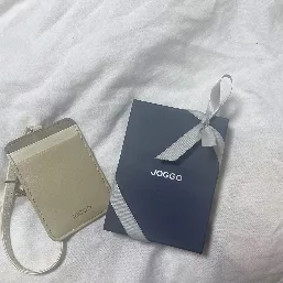プレゼント相手のイメージカラーを取り入れました！刻印もしっかりしていて可愛いです！