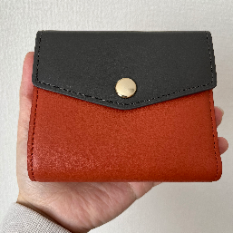 普段身につけない明るいカラーなので届くまで心配でしたが明る過ぎず派手すぎないので良かった