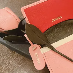 妻へのプレゼントとして購入しました。妻もよろこんでくれたようで、よかったです。