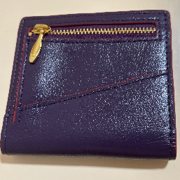 チラ見の赤が可愛いです。