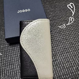 届いた時、きた～！と暫く眺めて悦に浸りました。皮ごとに糸の色が違う、想像以上のクオリティに脱帽です！