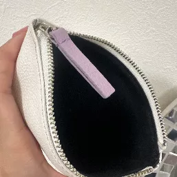 大きく開くので、出し入れがしやすいです。