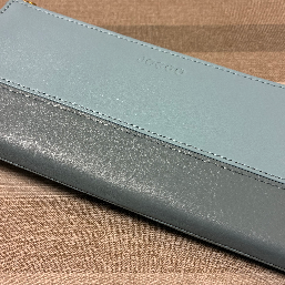 ブルー系の二色使いにしました