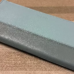 ブルー系の二色使いにしました
