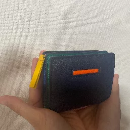 ビタミンカラーを各所に。
開けると更にカラフル！