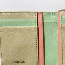 カード入れの部分になります。