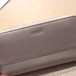 外は納得の白。
（商品が届いた後に期間限定のグレーがでて「わ！グレー」って思いましたが…笑  ）