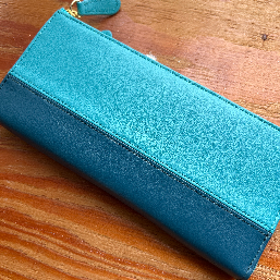 エメラルドグリーンと深い緑のバイカラーがお気に入りです。