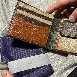 お財布には彼の名前、包装の帯には私の名前が！