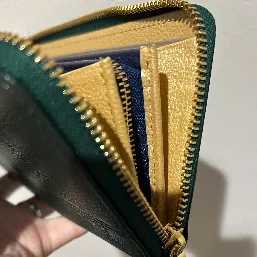 使うつもりなかったけど、皮見本で決めたゴールド